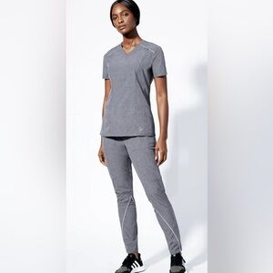 Jaanuu Scrub Set from the JeoFlex Collection